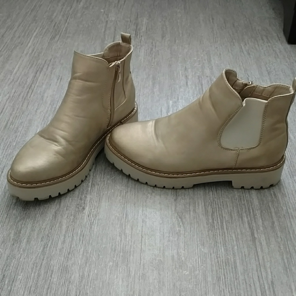 Vanessa Wu metallic gold thick sole ankle boots